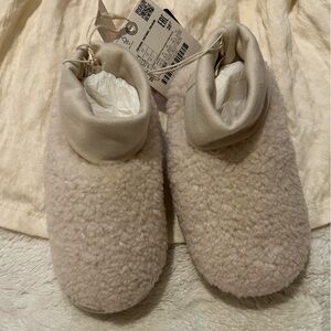 Zara slippers USA 7 euro 22/23 NWT